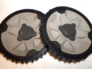 Husqvarna 1 Satz Hinterräder groß (gebraucht) Rad komplett grau für Automower 320, 420, 330X, 430X, 430XH, 435X AWD, 440, 450X, 450XH Art.-Nr. 5822802-01