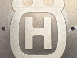 Husqvarna Logo silber / Krone für Automower 55mm Höhe - Artikel-Nr. 5874235-01
