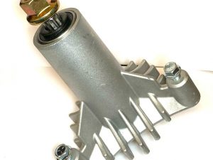 Messerspindel links Gewinde in Fahrtrichtung rechts montiert mit 6-Stern Aufnahme passend für Husqvarna / AYP / Electrolux - Artikel-Nr. 6500748