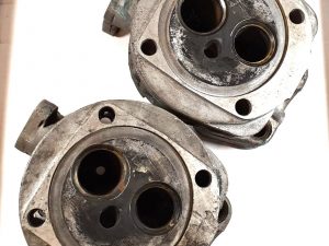 2 gebrauchte Zylinderköpfe Zylinderkopf Eicher EDK 1.2049.0 mit Zubehör (siehe Bilder)