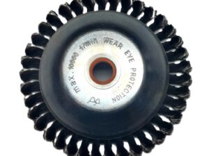 Verdrehte Unkrautb&uuml;rste aus Edelstahl mit 200 mm Durchmesser. Tellerb&uuml;rste mit 20 mm Aufnahme oder 25,4 mm ohne Innenring. Zur mechanischen Unkrautentfernung